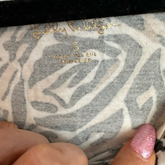 Black and White Patterned Women's Top - Picture 4 of 4